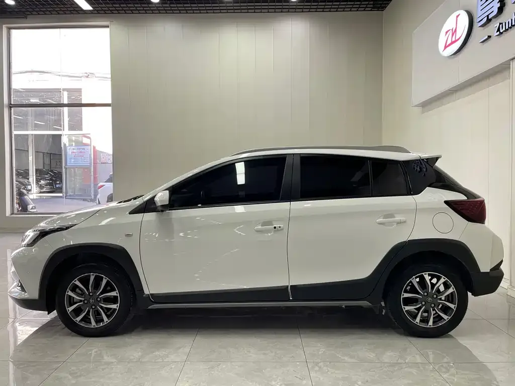 Toyota Yaris L — фото 6