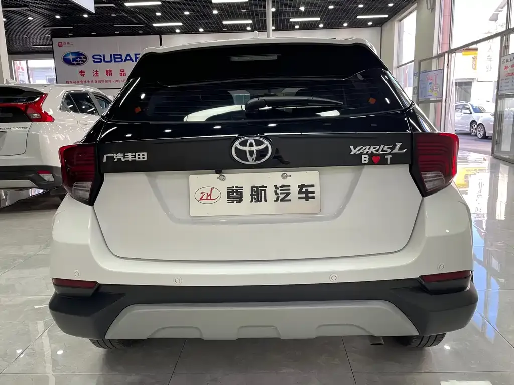 Toyota Yaris L — фото 4