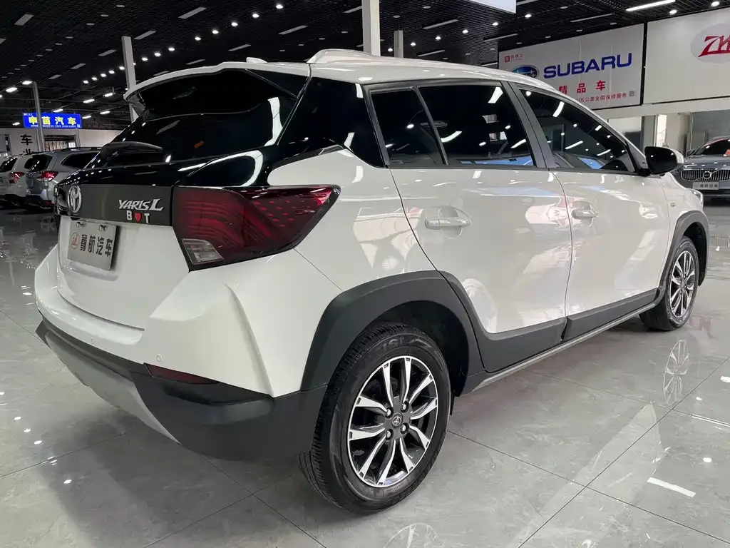 Toyota Yaris L — фото 2