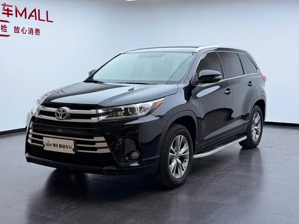 Toyota Highlander — фото 1