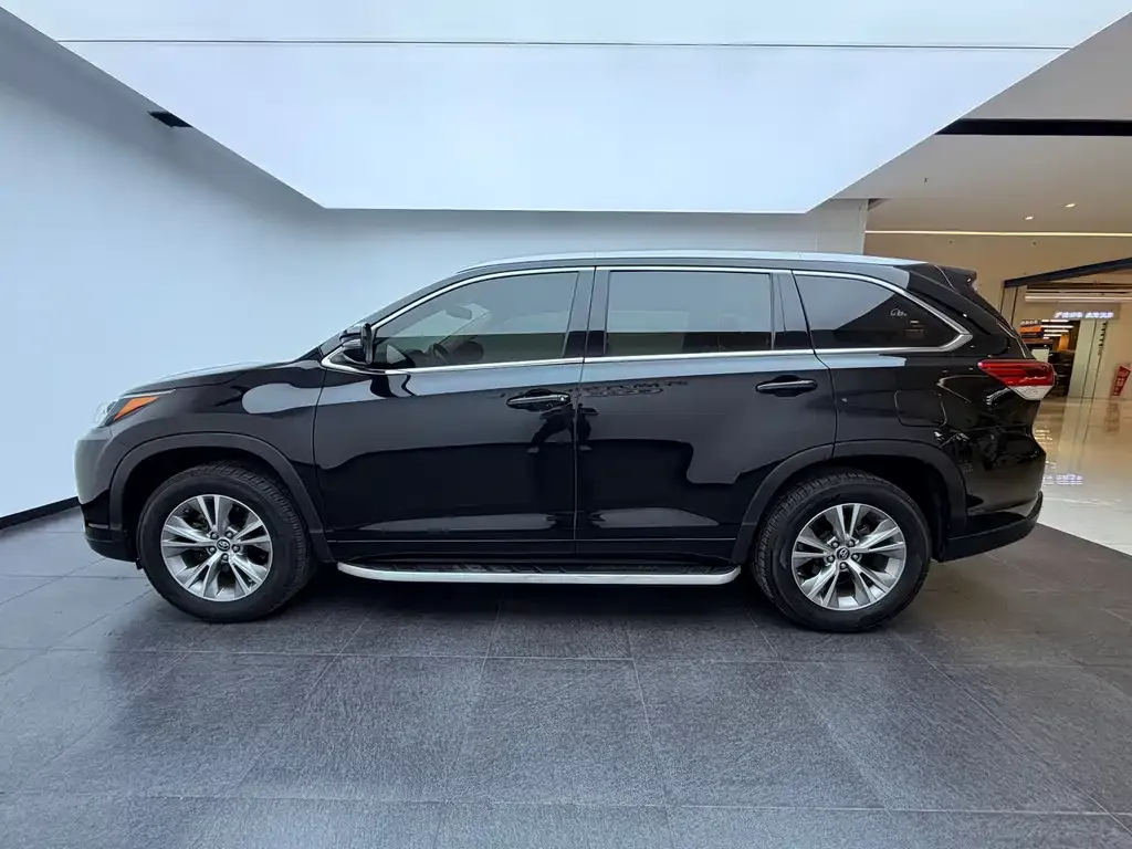 Toyota Highlander — фото 8