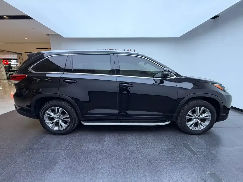 Toyota Highlander — фото 9