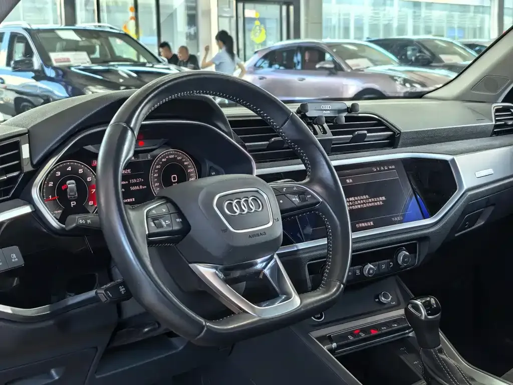Audi Q3 — фото 2