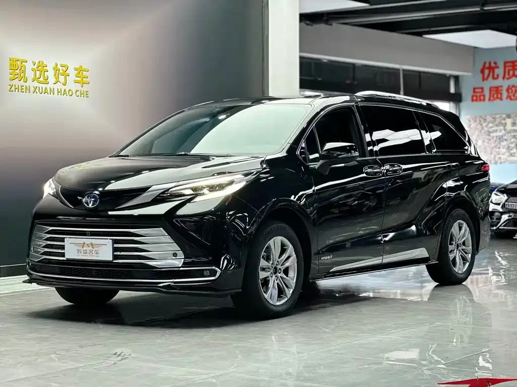 Toyota Sienna — фото 1
