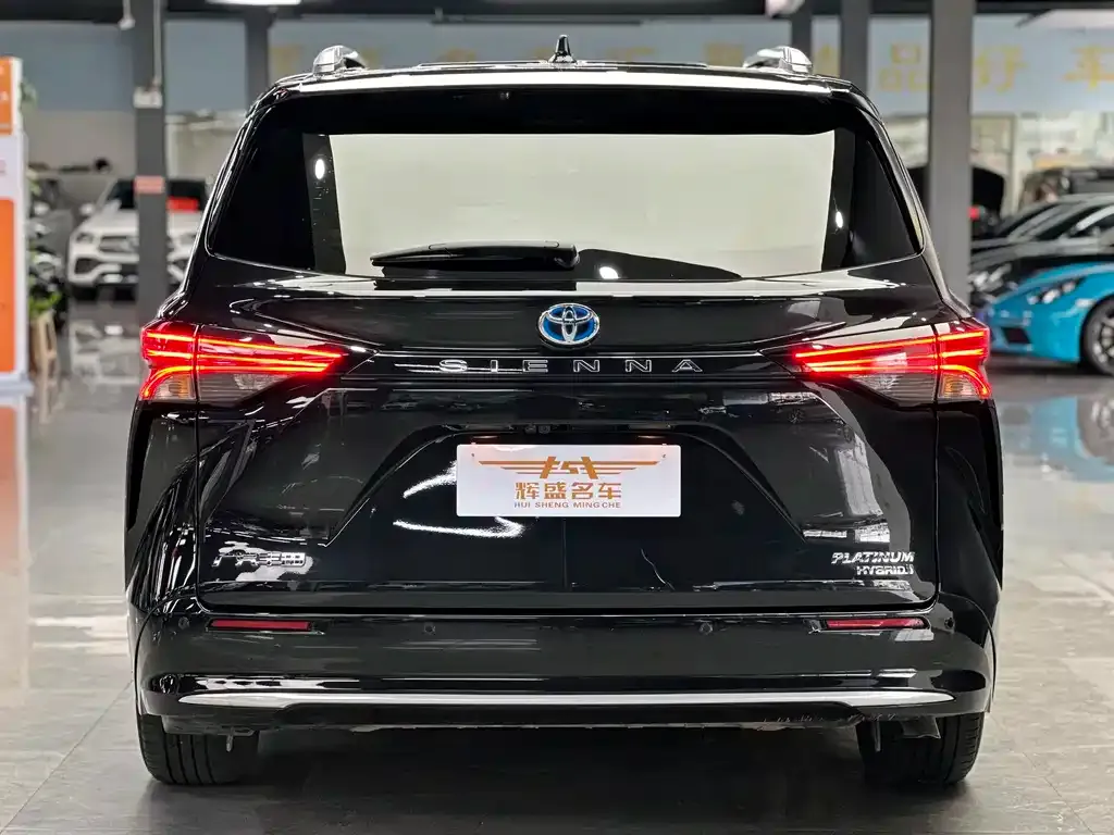 Toyota Sienna — фото 9