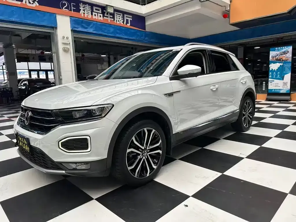 Volkswagen T-Roc — фото 1