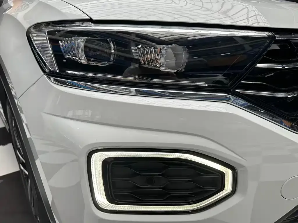 Volkswagen T-Roc — фото 7