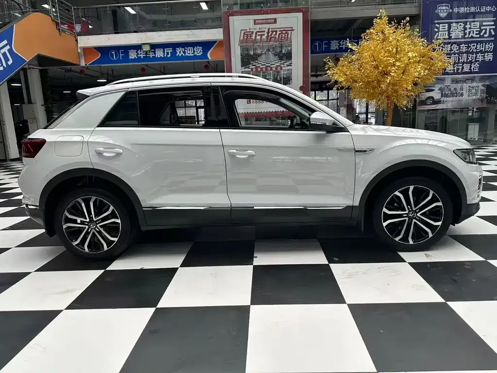Volkswagen T-Roc — фото 5