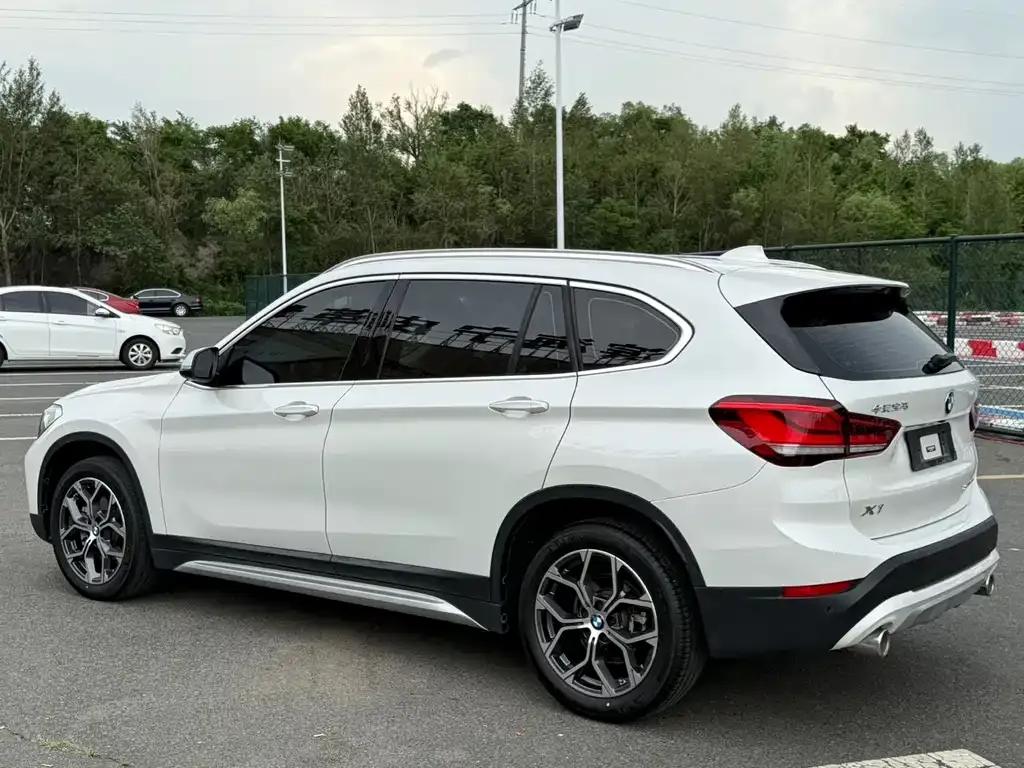 BMW X1 — фото 10