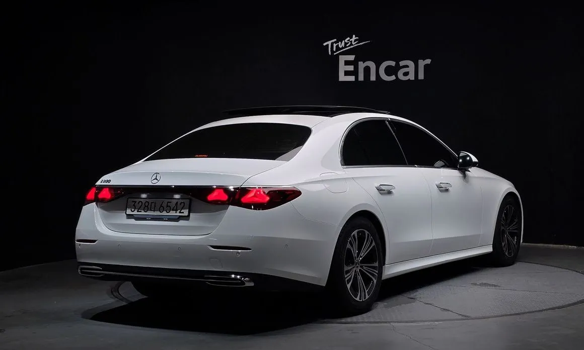 Mercedes-Benz E-Class — фото 3