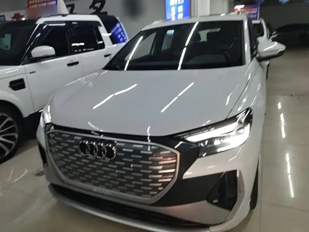 Audi Q4 e-tron — фото 2