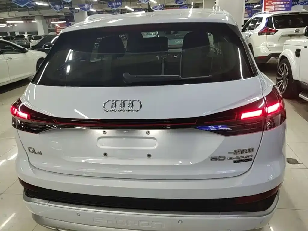 Audi Q4 e-tron — фото 4