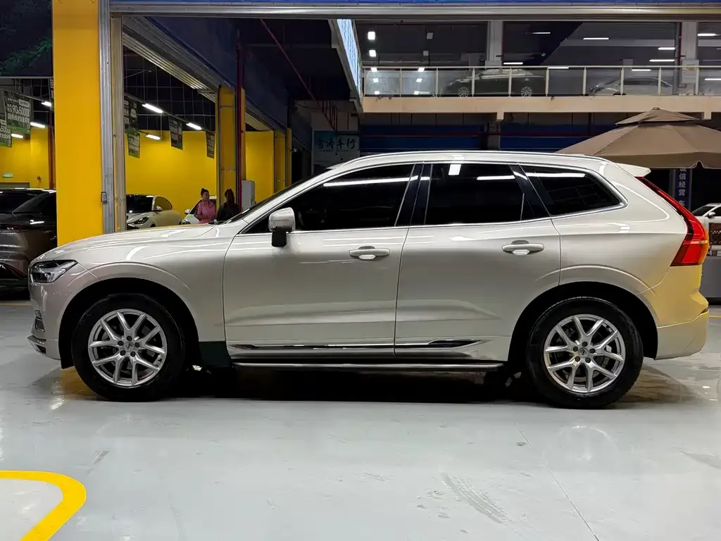 Volvo XC60 — фото 9