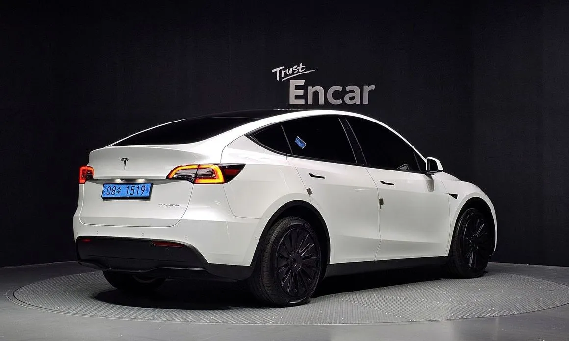 Tesla Model Y — фото 8