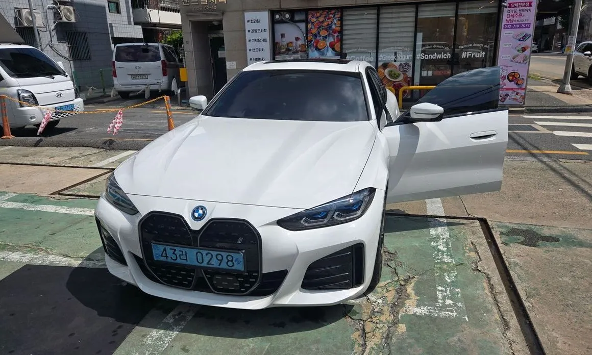 BMW i4 — фото 1
