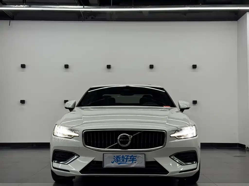 Volvo S60 — фото 6