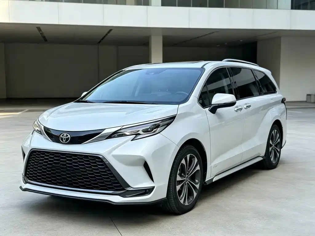 Toyota Granvia — фото 1