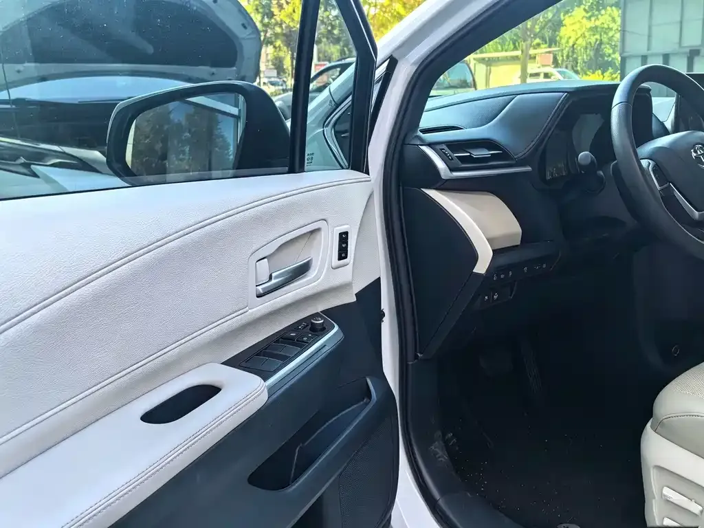 Toyota Granvia — фото 7
