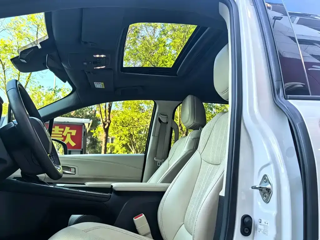 Toyota Granvia — фото 9