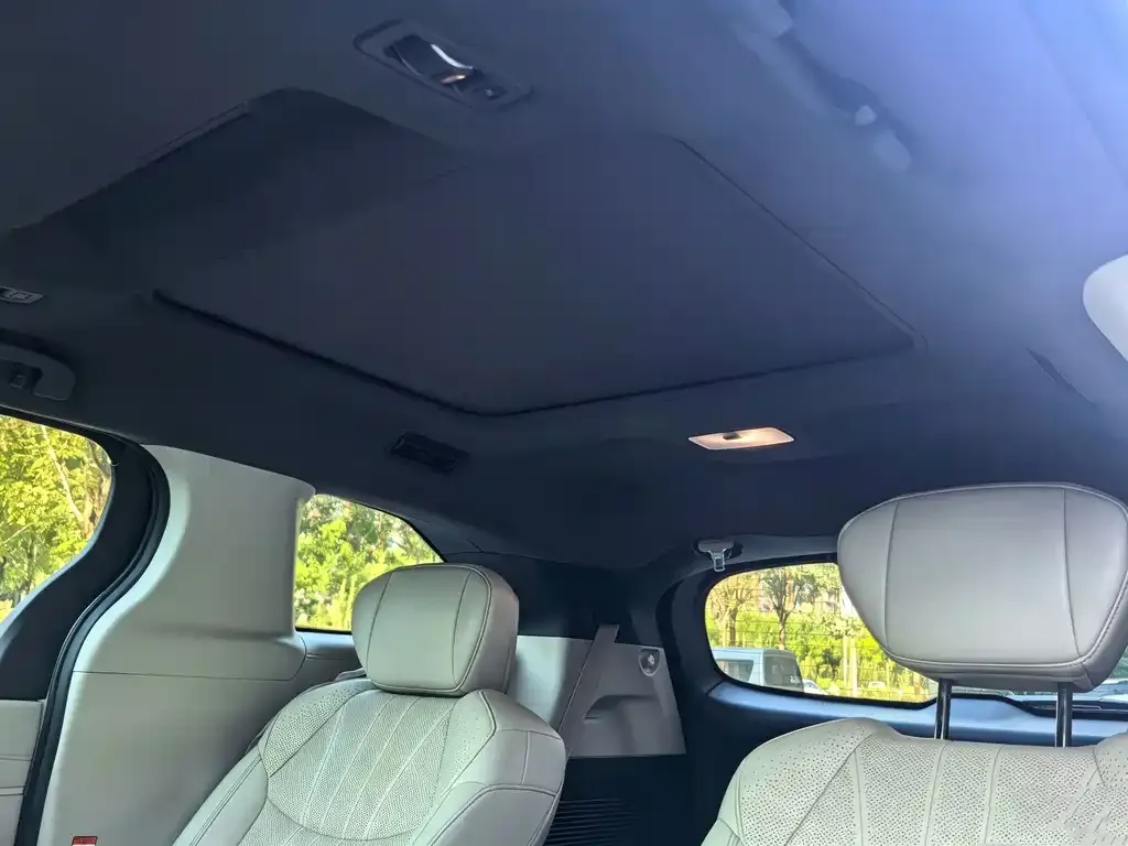 Toyota Granvia — фото 10