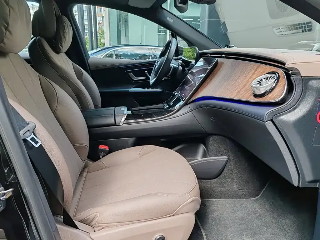 Mercedes-Benz EQE SUV — фото 3