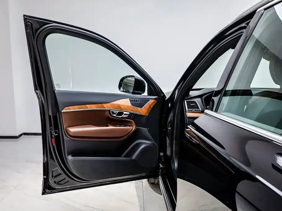 Volvo XC90 — фото 8