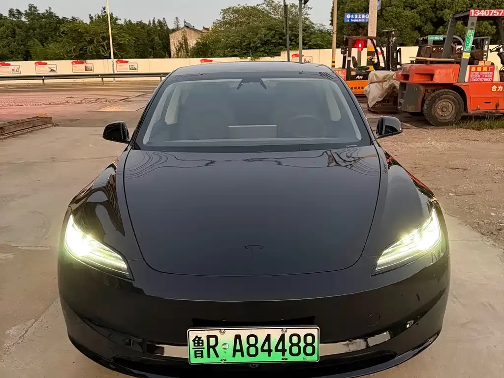 Tesla Model 3 — фото 5