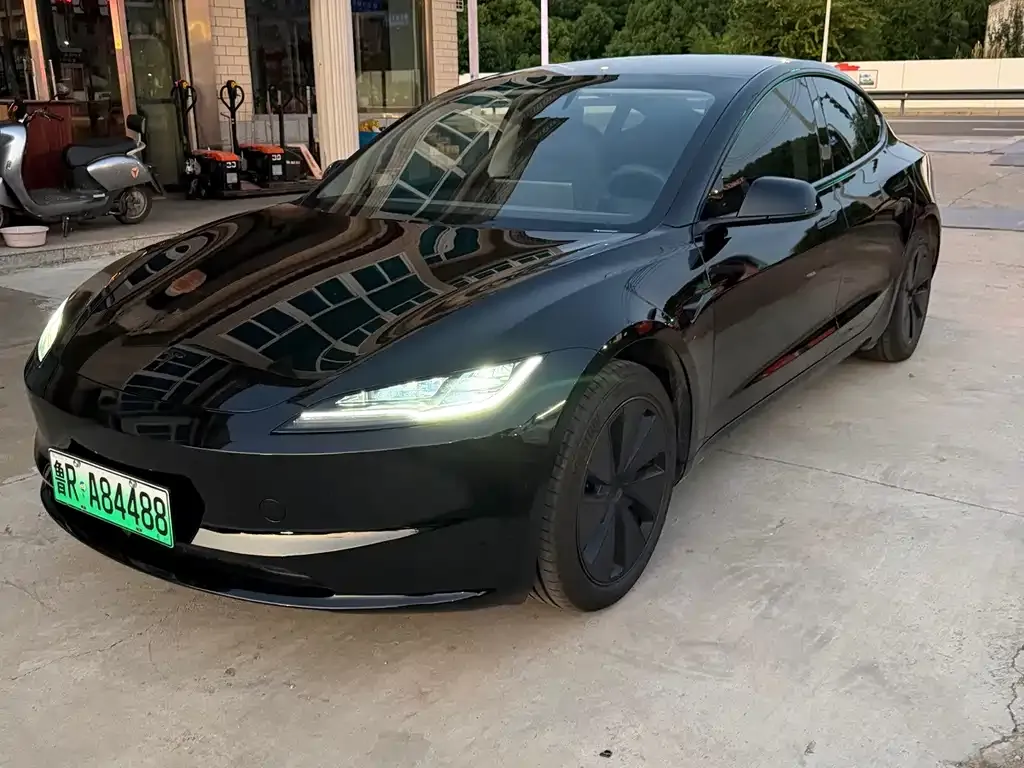 Tesla Model 3 — фото 6