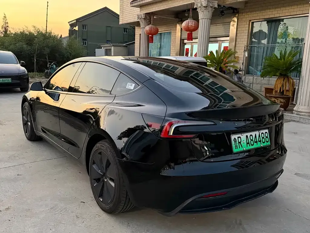 Tesla Model 3 — фото 9