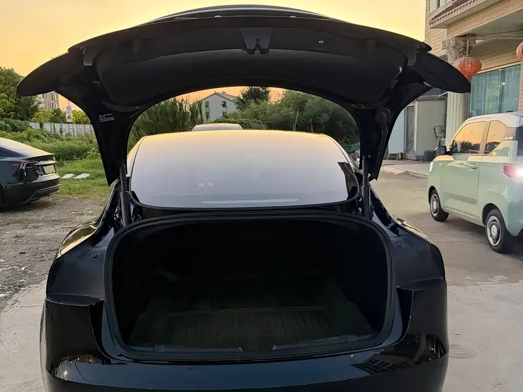 Tesla Model 3 — фото 8