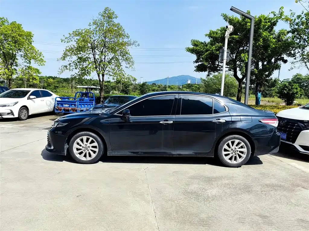 Toyota Camry — фото 9