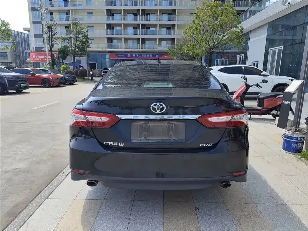 Toyota Camry — фото 6