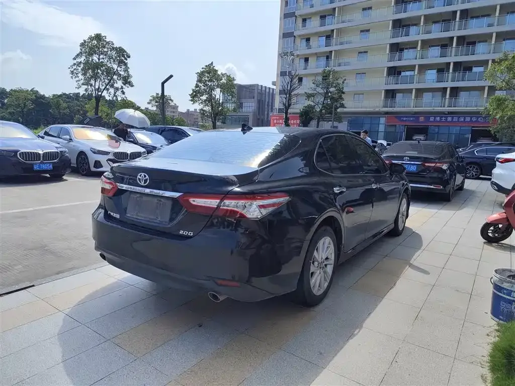 Toyota Camry — фото 4