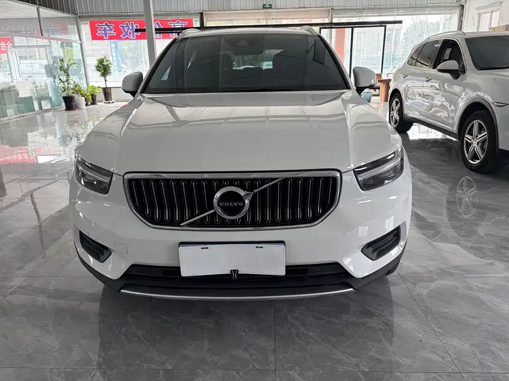 Volvo XC40 — фото 2