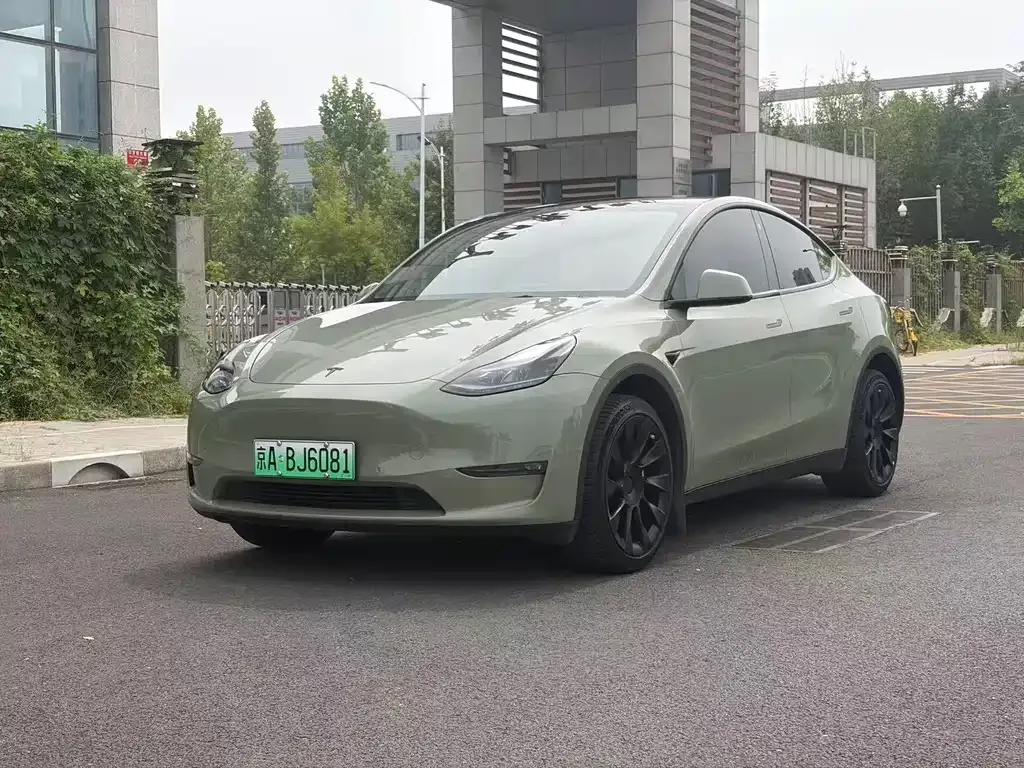 Tesla Model Y — фото 1
