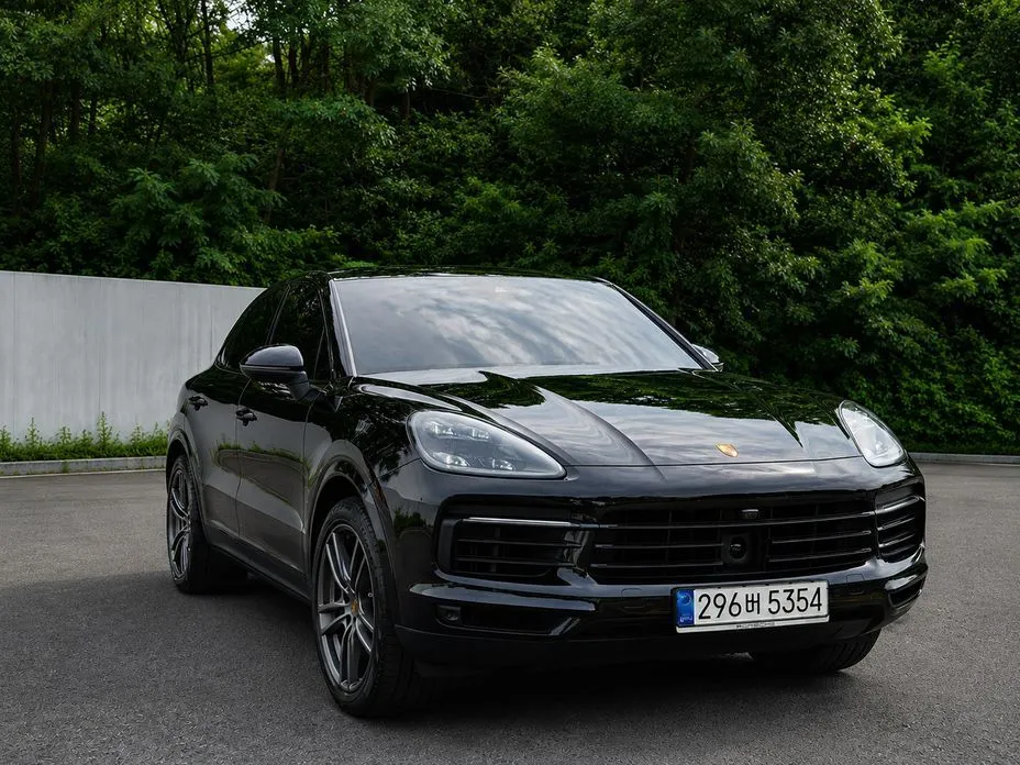 Porsche Cayenne — фото 1