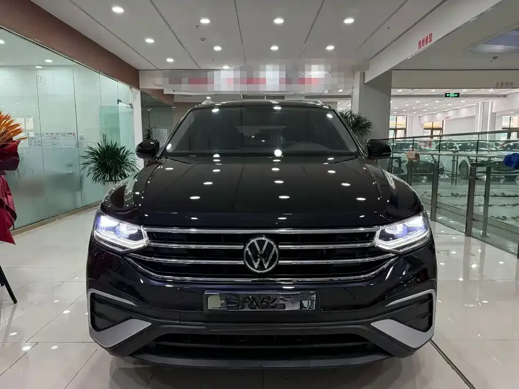 Volkswagen Tiguan L — фото 8