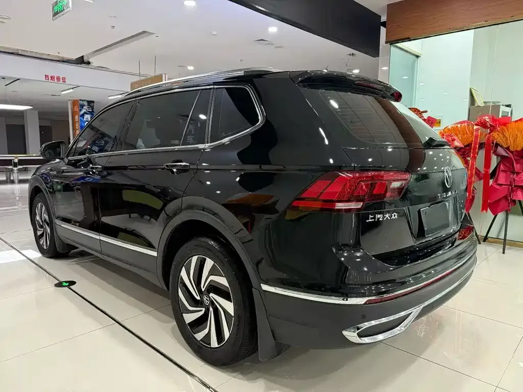 Volkswagen Tiguan L — фото 5