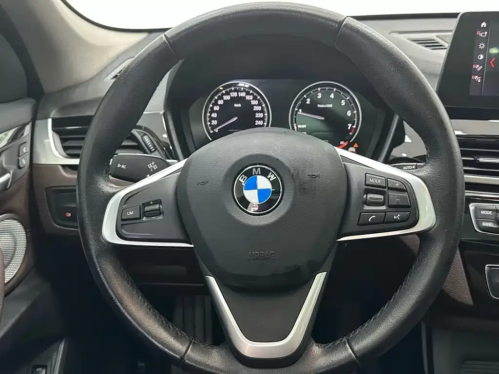 BMW X1 — фото 9