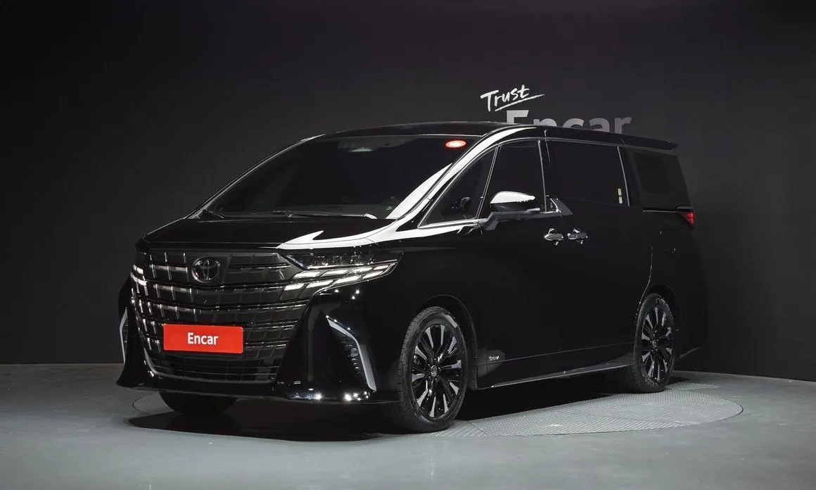 Toyota Alphard — фото 1