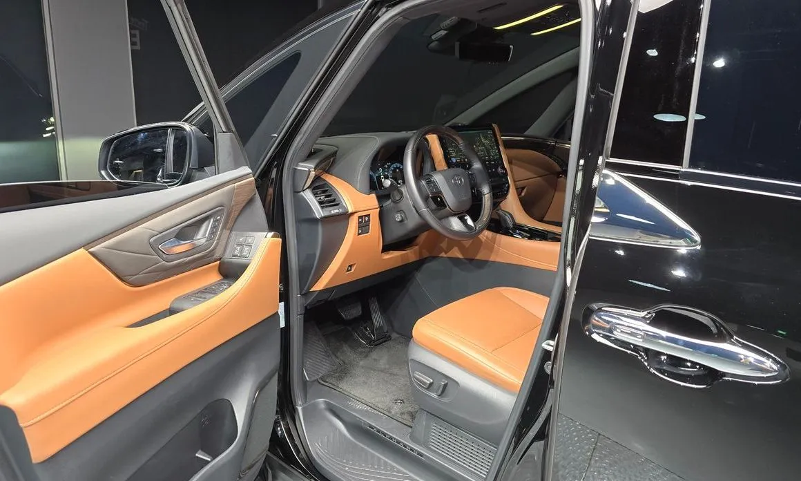 Toyota Alphard — фото 8