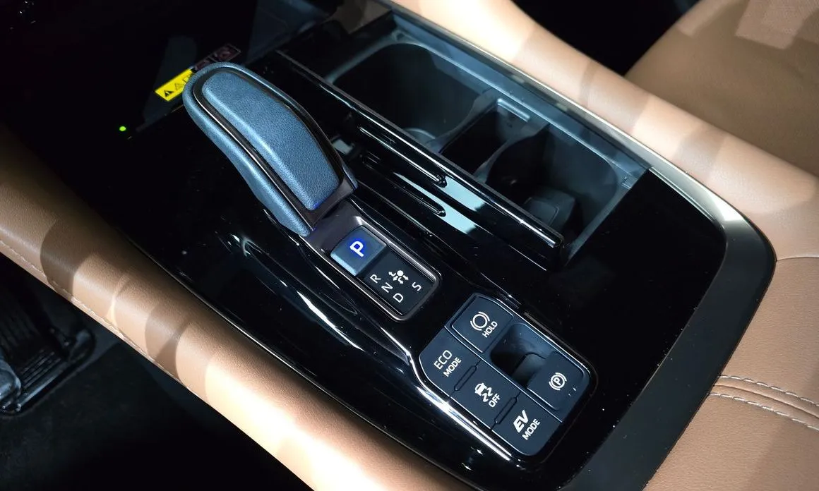 Toyota Alphard — фото 3