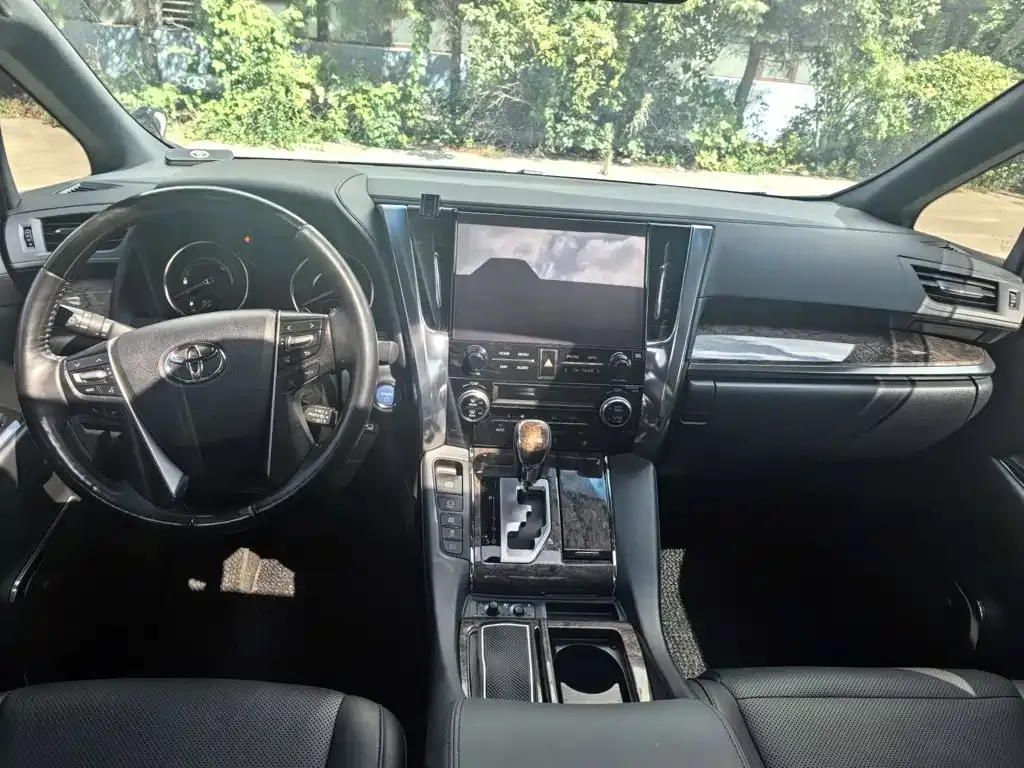 Toyota Vellfire — фото 3