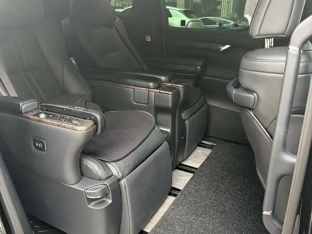 Toyota Vellfire — фото 4