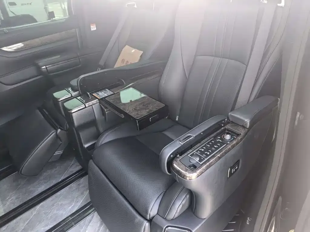 Toyota Vellfire — фото 5
