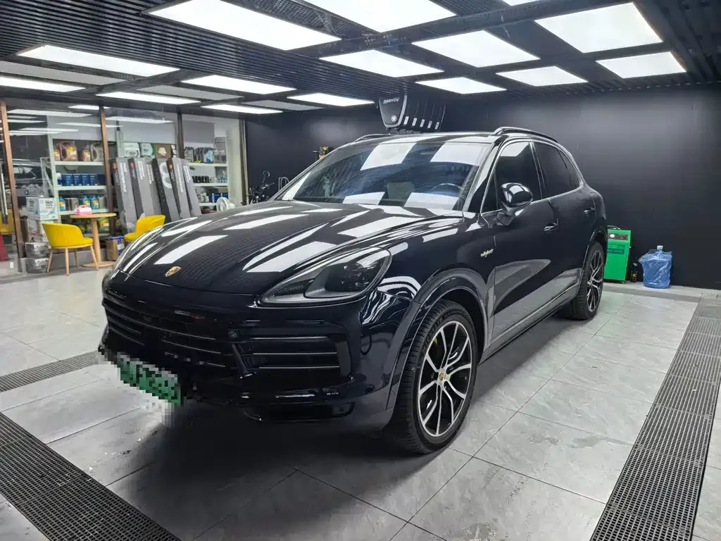 Porsche Cayenne Hybrid — фото 1
