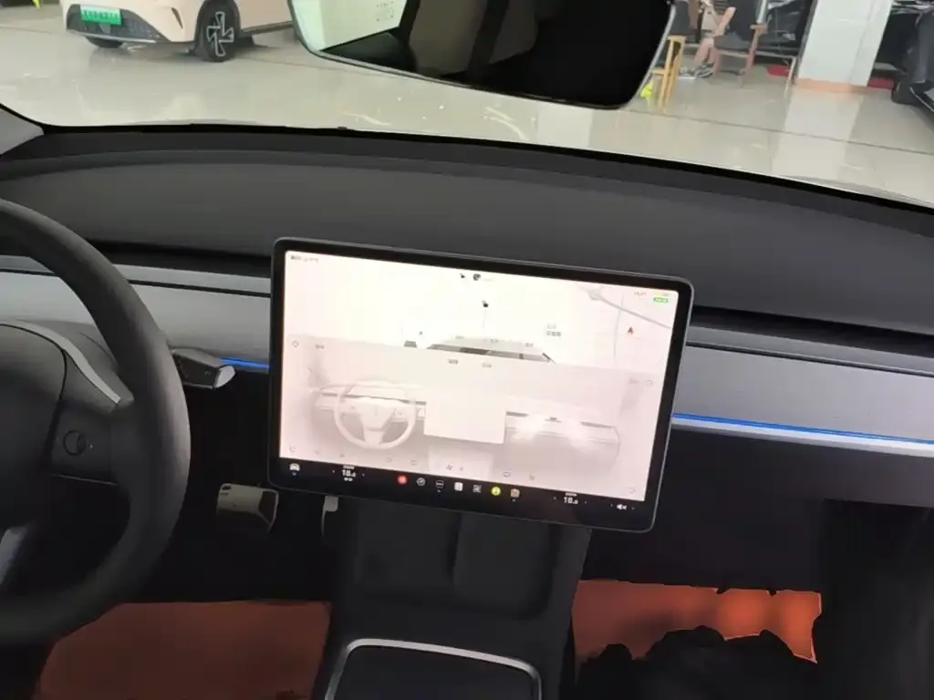 Tesla Model Y — фото 3