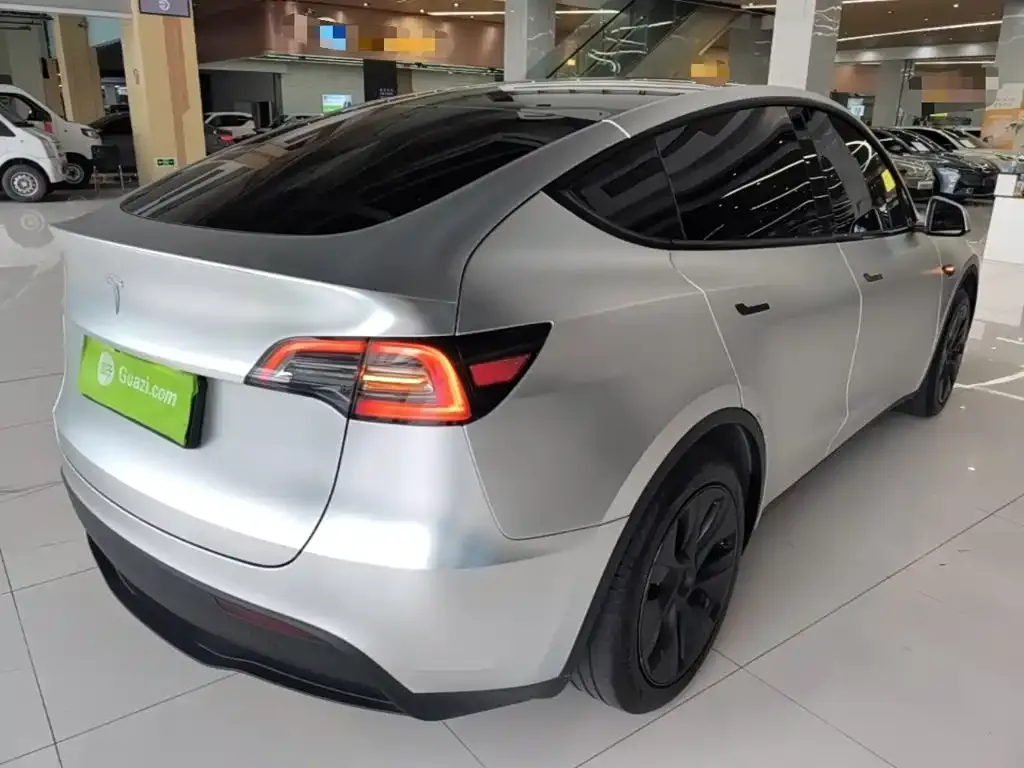 Tesla Model Y — фото 9