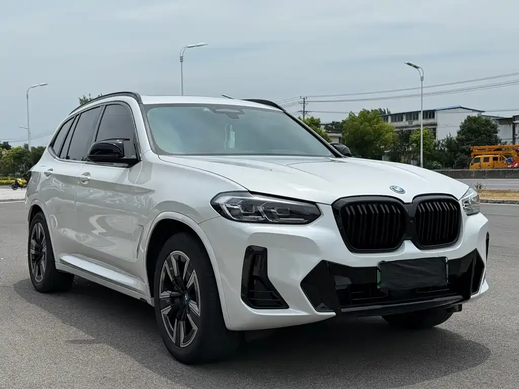 BMW iX3 — фото 1