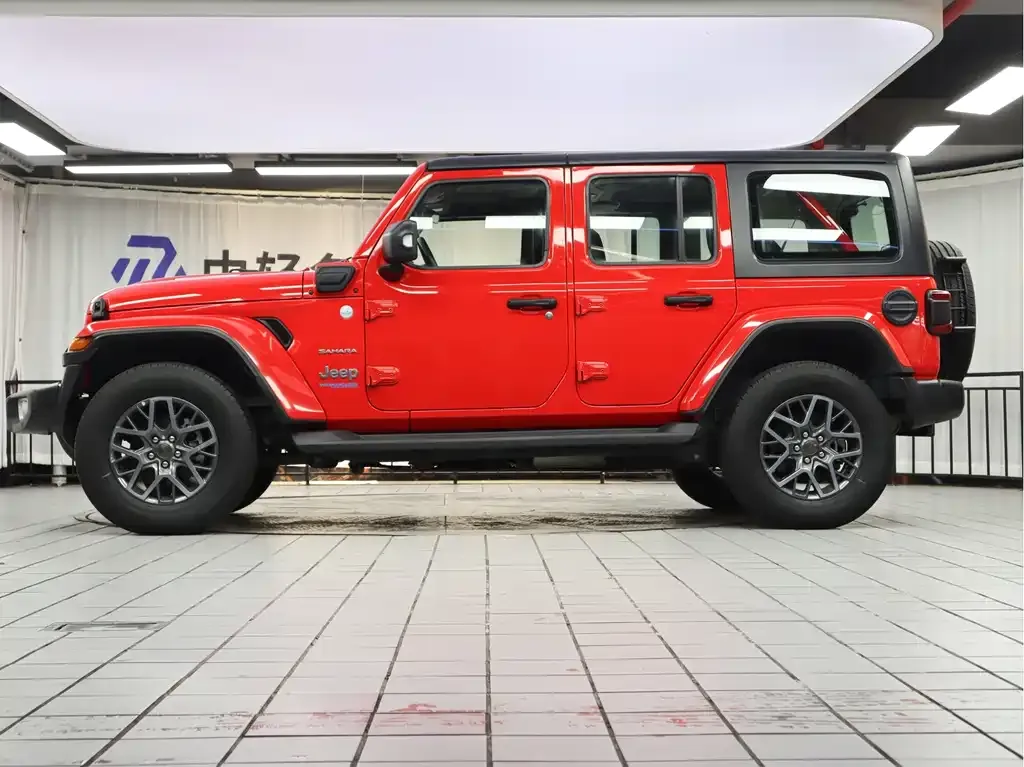 Jeep Wrangler PHEV — фото 3